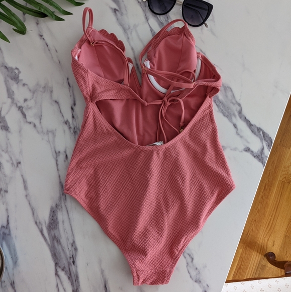 NWOT Jessica Simpson Scalloped One Piece Swimsuit - Picture 5 of 8